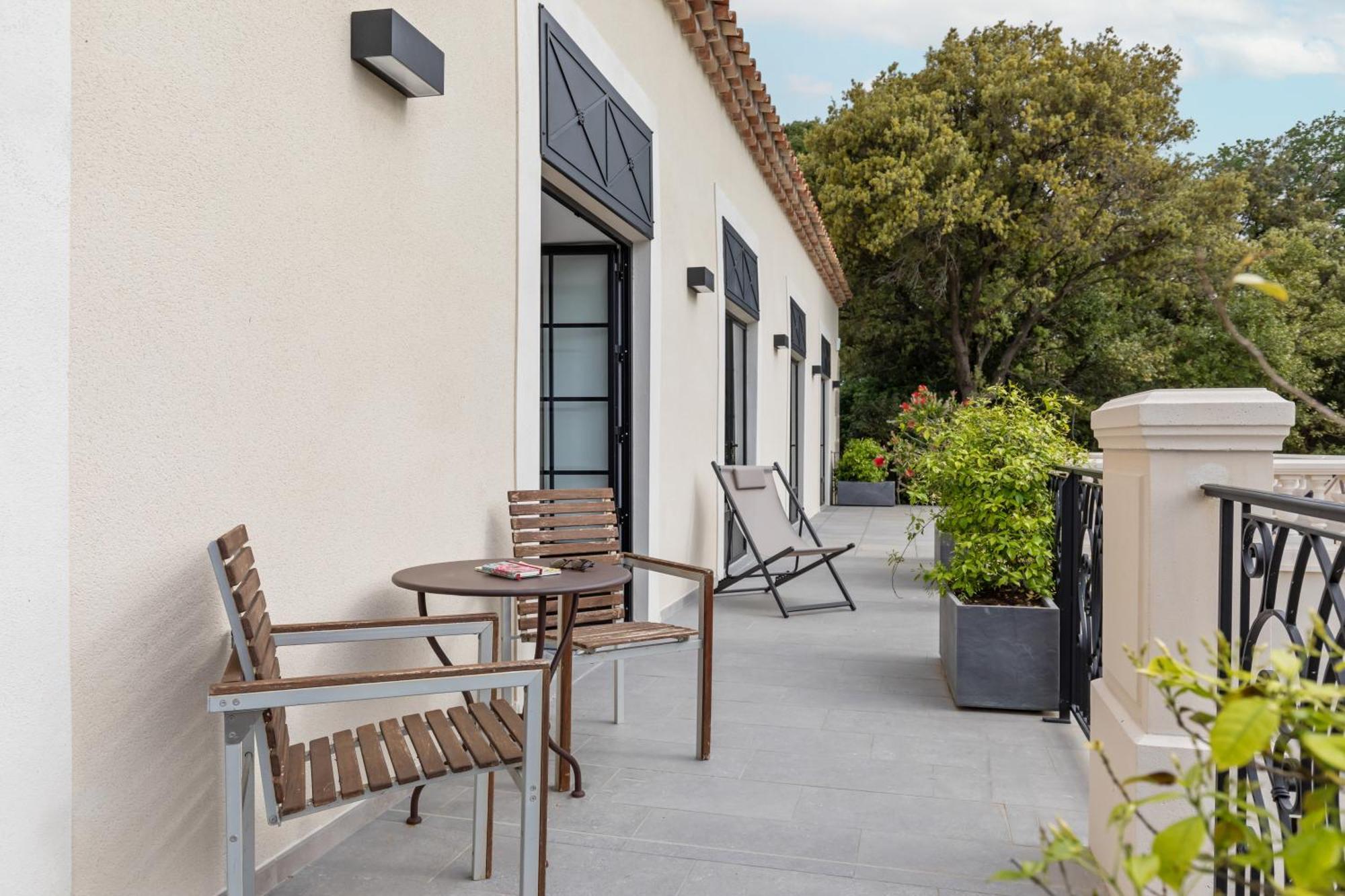 Chateau Hermitage De Combas Aparthotel Servian Room photo