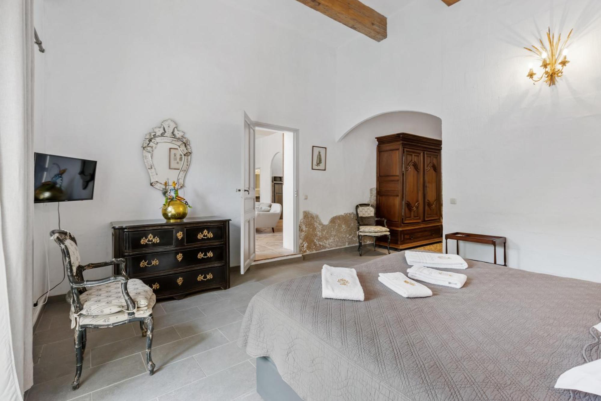 Chateau Hermitage De Combas Aparthotel Servian Room photo