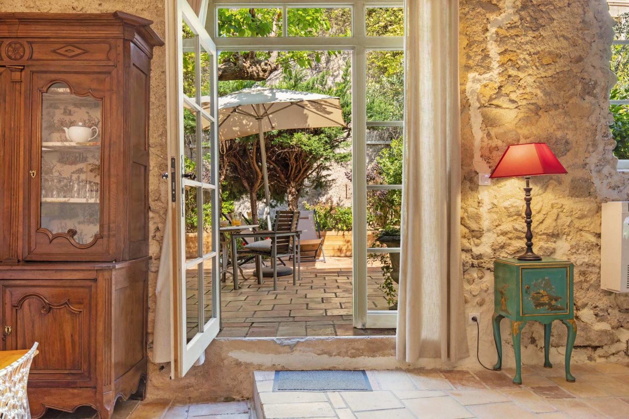 Chateau Hermitage De Combas Aparthotel Servian Exterior photo