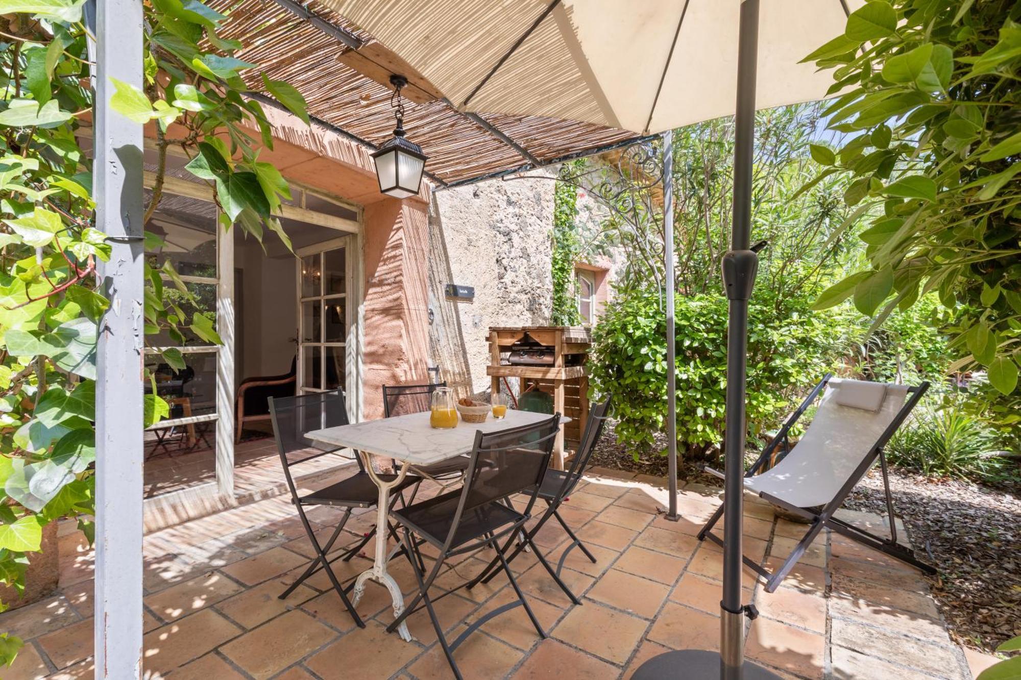 Chateau Hermitage De Combas Aparthotel Servian Exterior photo