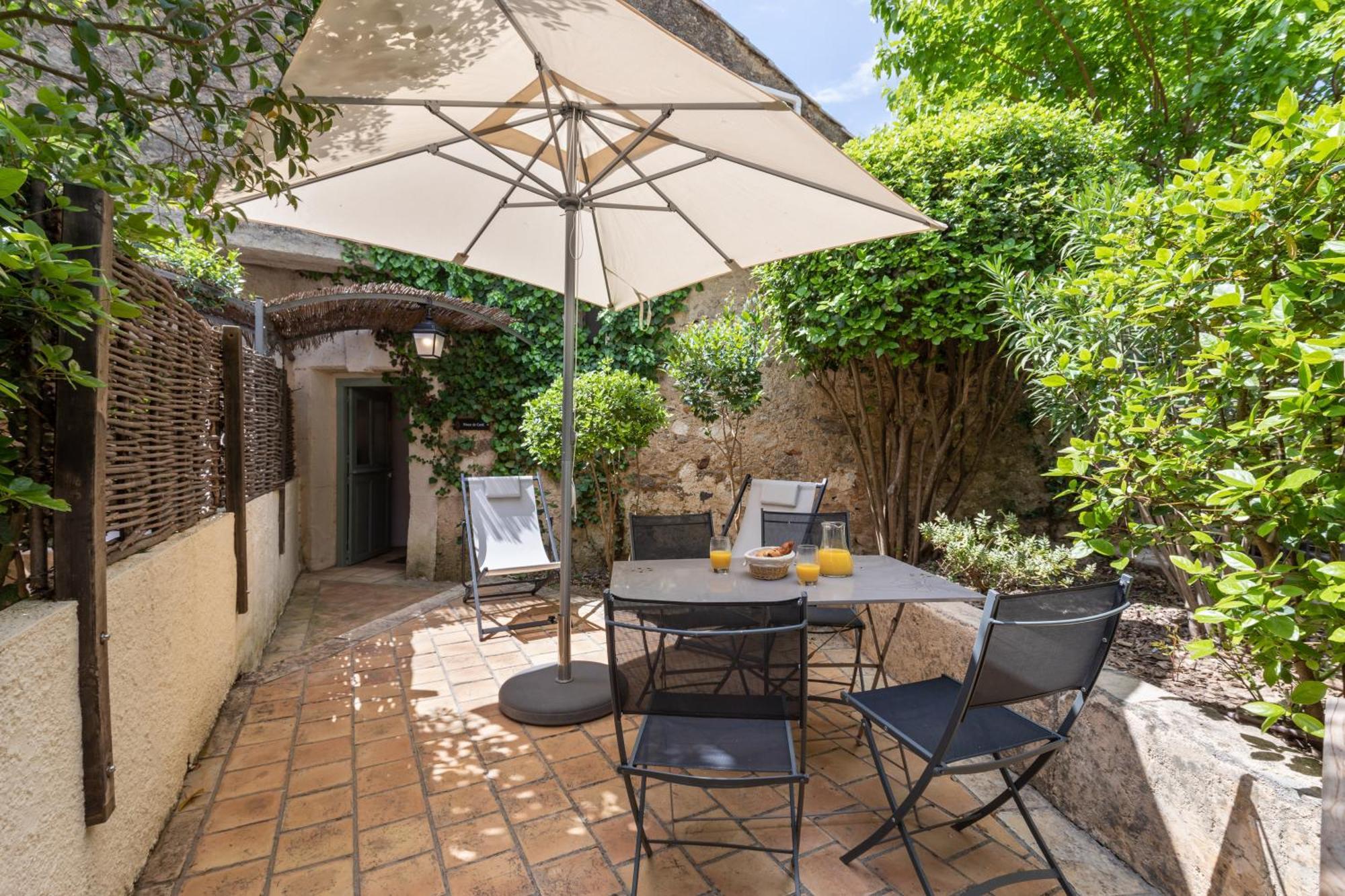 Chateau Hermitage De Combas Aparthotel Servian Exterior photo