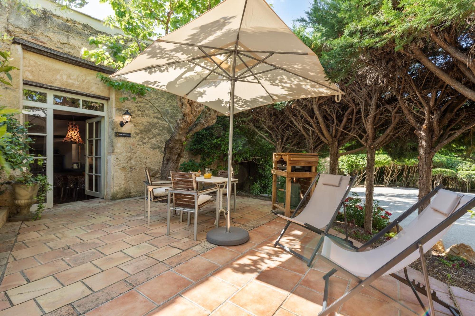Chateau Hermitage De Combas Aparthotel Servian Exterior photo