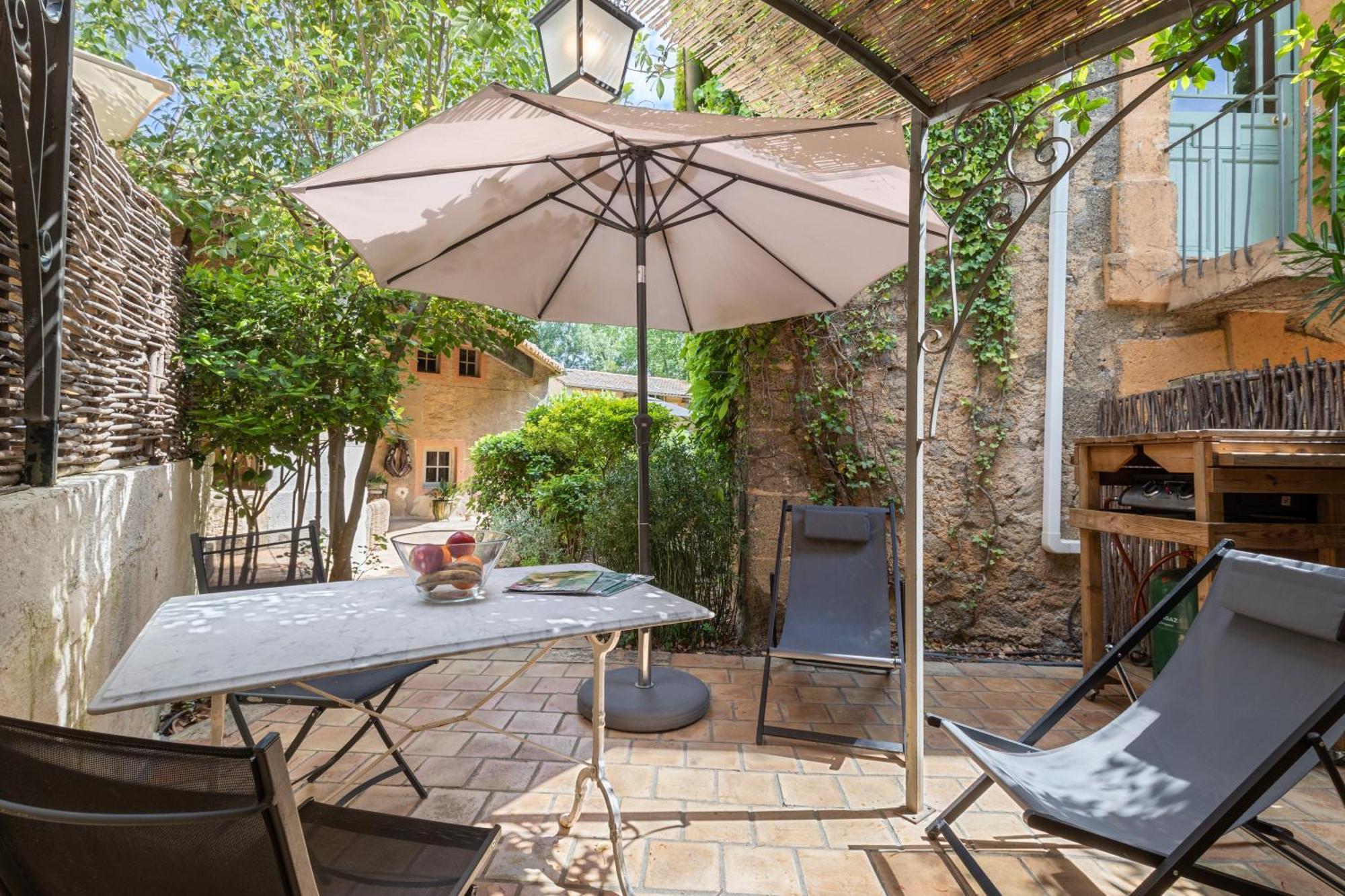 Chateau Hermitage De Combas Aparthotel Servian Exterior photo