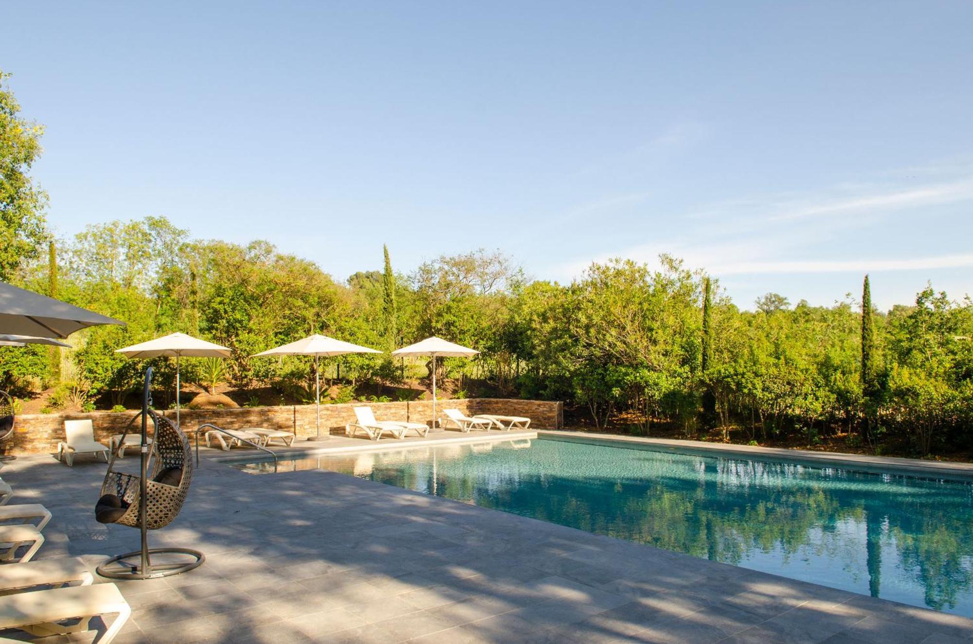 Chateau Hermitage De Combas Aparthotel Servian Exterior photo